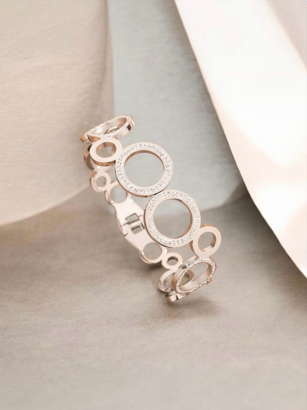 Circle Link Crystal Hinge Bracelet NWT 18KT Cold Plated